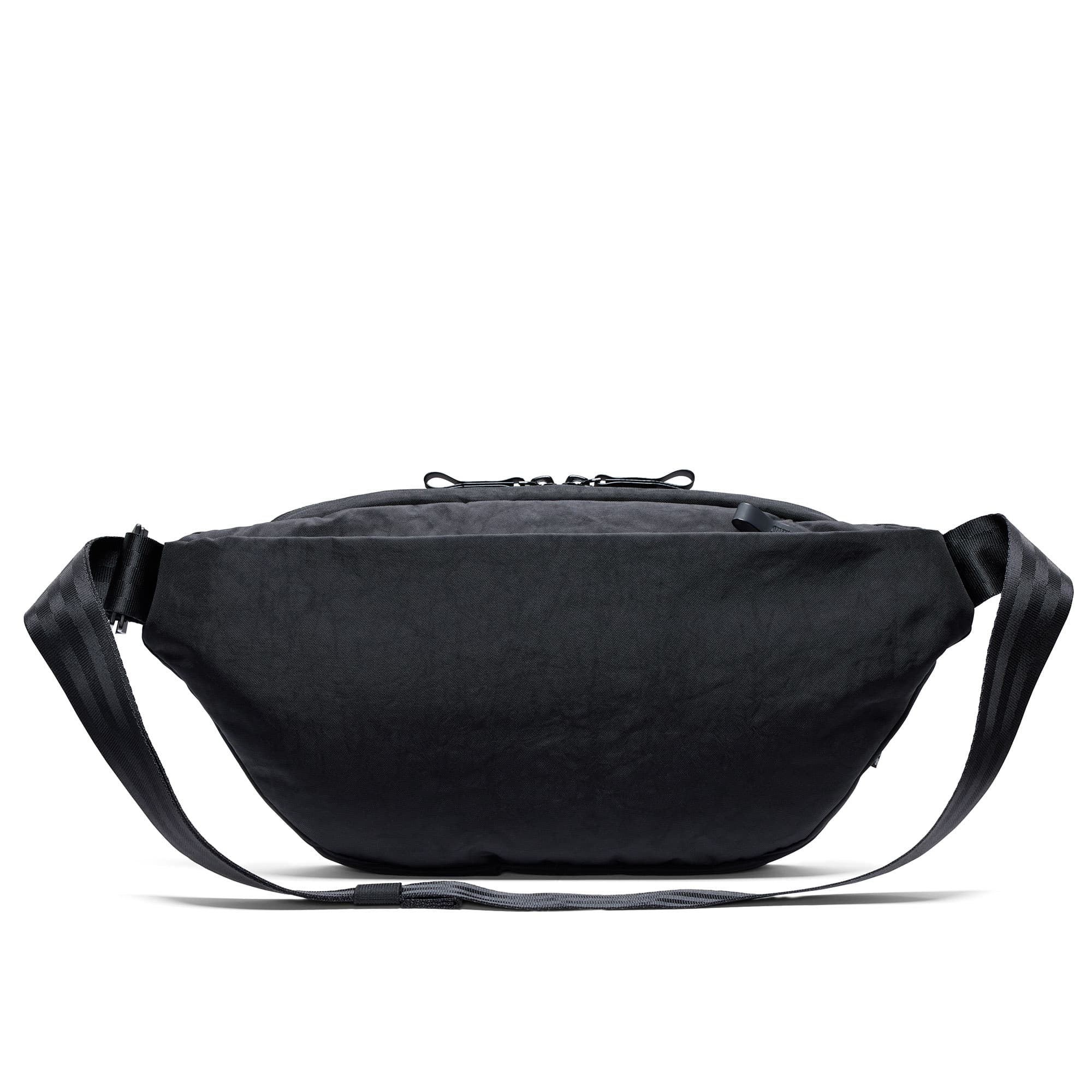 Sabin 6L in black back view #color_black
