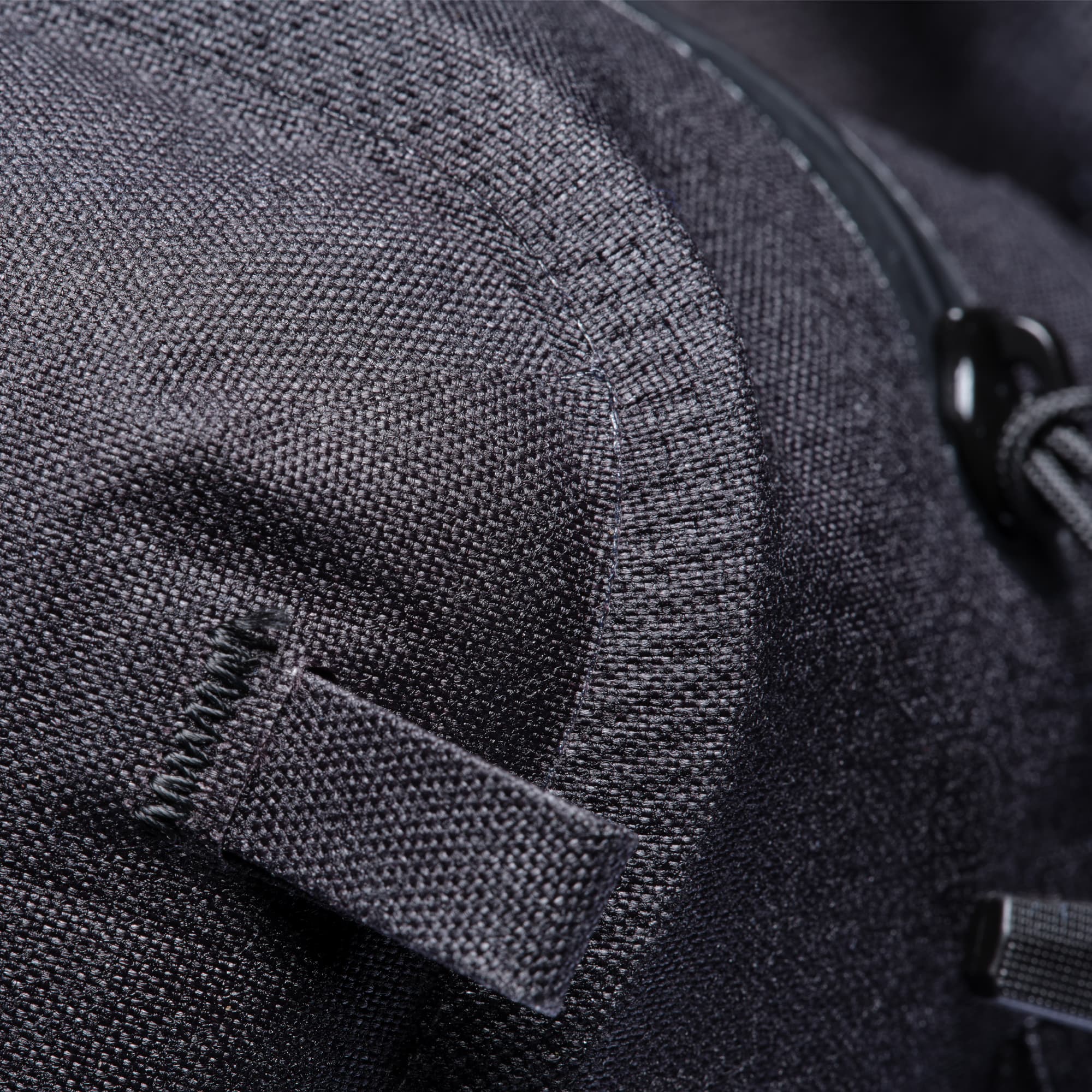 The welded seam of the waterproof Kadet Max #color_black
